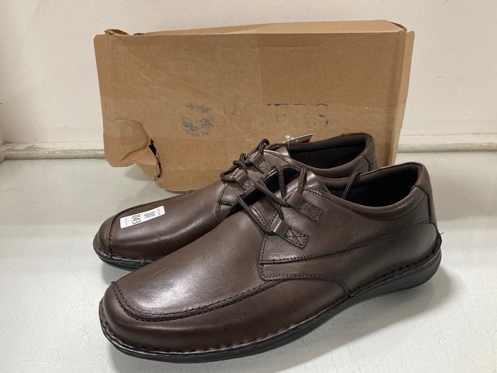 Lot 1143  
            Marchington SR10 - Parcel Delivery Only 

                
MENS PAVERS LEATHER SHOES IN DARK BROWN: LOCATION - DR15