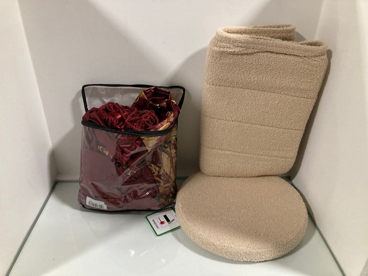 Lot 1149  
            Marchington SR10 - Parcel Delivery Only 

                
2 X ASSORTED ITEMS TO INCLUDE ORNATE-STYLE LACE CURTAINS: LOCATION - DR14