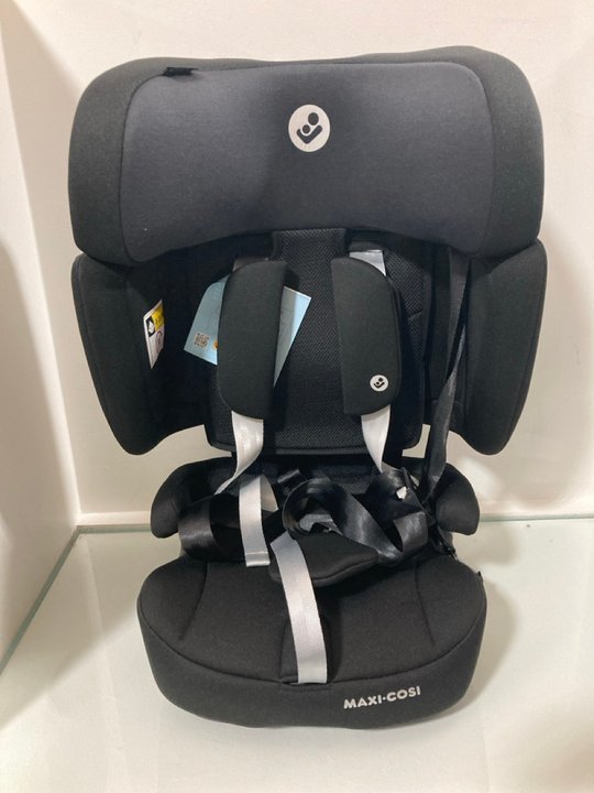 Lot 1164  
            Marchington SR10 - Parcel Delivery Only 

                
MAXI-COSI NOMAD XL PLUS MULTI-AGE CAR SEAT IN BLACK: LOCATION - DR14
