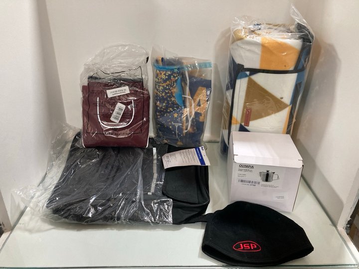 Lot 1167  
            Marchington SR10 - Parcel Delivery Only 

                
QTY OF ASSORTED ITEMS TO INCLUDE OLYMPIA MIRROR-FINISH 48OZ TEAPOT: LOCATION - DR13