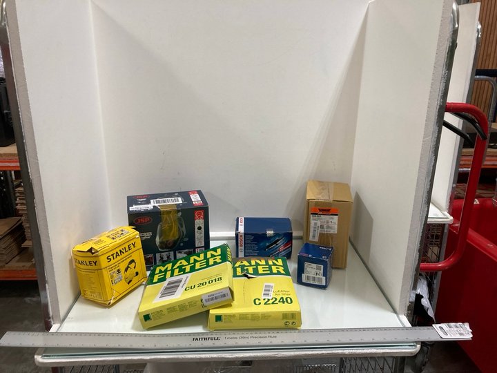 Lot 1171  
            Marchington SR10 - Parcel Delivery Only 

                
QTY OF ASSORTED ITEMS TO INCLUDE STANLEY P3 REUSABLE HALF-MASK RESPIRATOR - SIZE ...