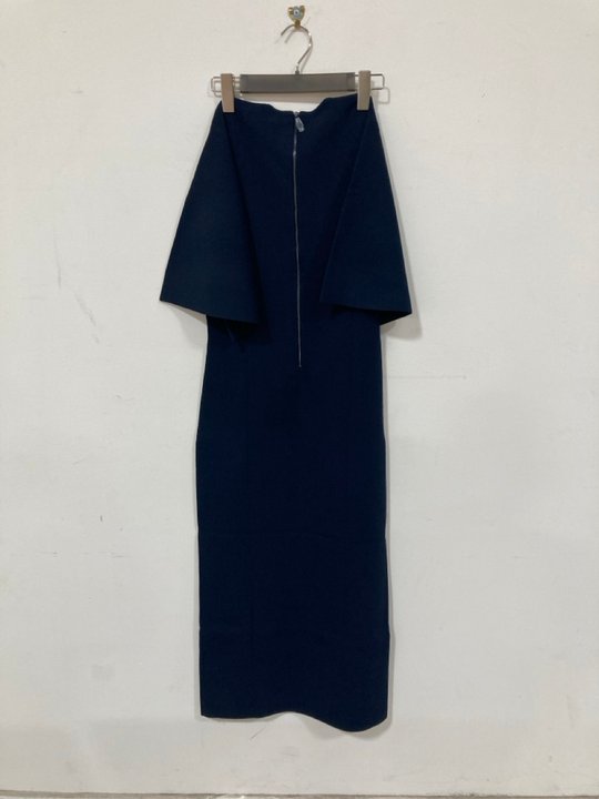 Lot 1176  
            Marchington SR10 - Parcel Delivery Only 

                
TED BAKER BODYCON KNIT DRESS IN NAVY - SIZE US 3 ORIGINAL RRP £179: LOCATION - DR13