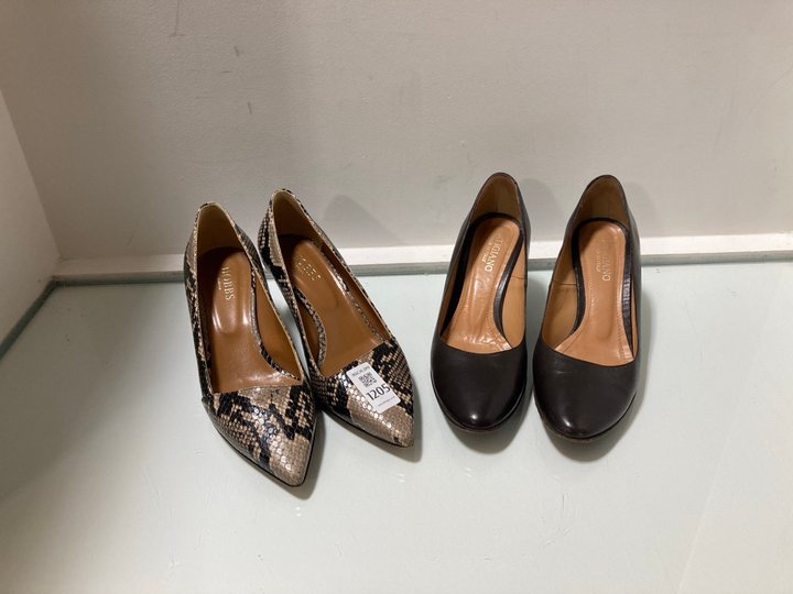 Lot 1205  
            Marchington SR10 - Parcel Delivery Only 

                
2 X ASSORTED WOMENS SHOES TO INCLUDE HOBBS LONDON HIGH HEELED SHOES SIZE: EU38: L...