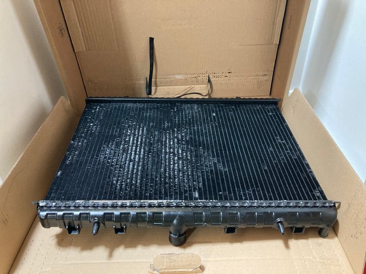 Lot 1211  
            Marchington SR10 - Parcel Delivery Only 

                
NISSENS VEHICLE RADIATOR UNIT - ORIGINAL RRP £185: LOCATION - DR4