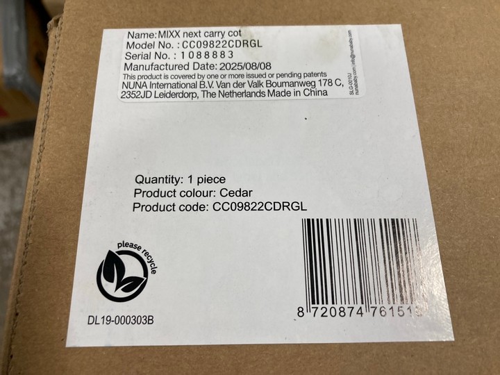 Lot 14  
            Marchington SR17 - Delivery or Collection 

                
NUNA MIXX NEXT CARRY COT IN CEDAR - ORIGINAL RRP - £200: LOCATION - A4 - Image 4