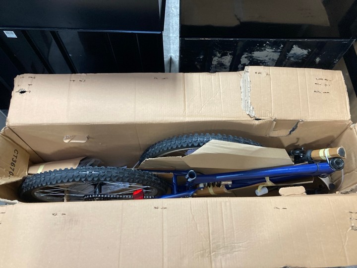 Lot 151  
            Marchington SR17 - Delivery or Collection 

                
CREED BOYS 24" DOUBLE SUSPENSION BICYCLE IN BLUE - ORIGINAL RRP £225: LOCATION - A3 - Image 2