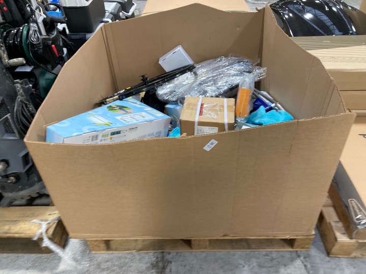 Lot 153  
            Marchington SR17 - Delivery or Collection 

                
PALLET OF ASSORTED ITEMS TO INCLUDE MAYPOLE SECURITY HITCH LOCK: LOCATION - A3 (K...