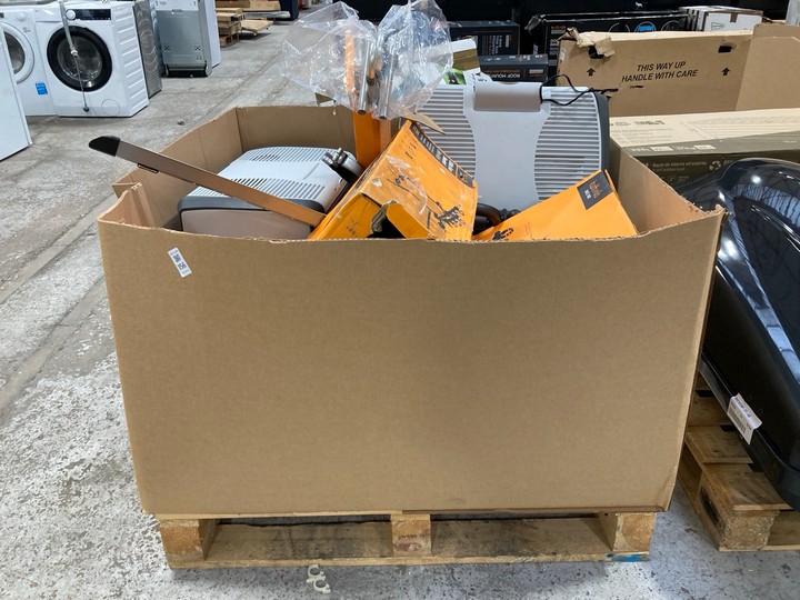 Lot 156  
            Marchington SR17 - Delivery or Collection 

                
PALLET OF ASSORTED ITEMS TO INCLUDE 3 BIKE REAR MOUNTED BIKE RACK: LOCATION - A4 ...