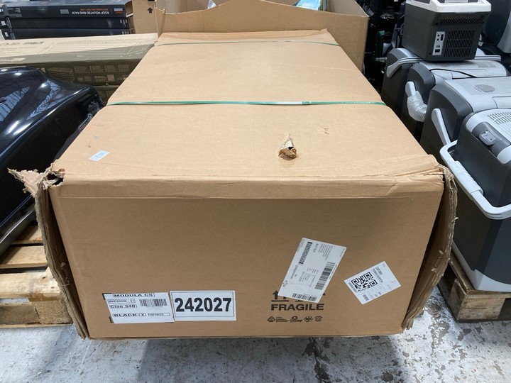 Lot 157  
            Marchington SR17 - Delivery or Collection 

                
MODULA CIAO 340L GLOSSY BLACK ROOF BOX - ORIGINAL RRP - £200: LOCATION - A4