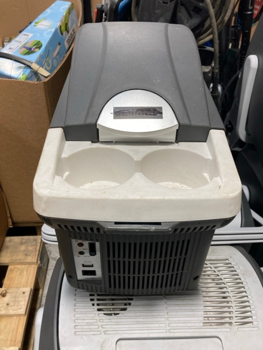 Lot 158  
            Marchington SR17 - Delivery or Collection 

                
PALLET OF ASSORTED ELECTRIC COOL BOXES: LOCATION - A4 (KERBSIDE PALLET DELIVERY) - Image 3