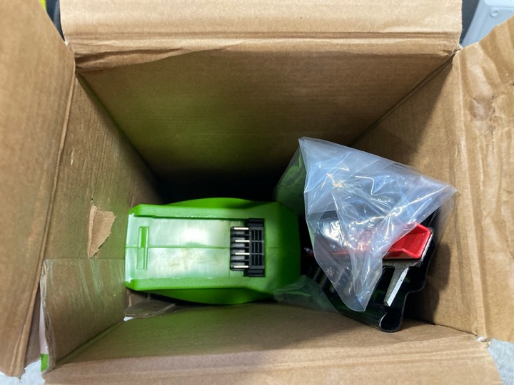 Lot 159  
            Marchington SR17 - Collection 

                
(COLLECTION ONLY) GREEN WORKS 40V CORDLESS HEDGE TRIMMER (18+ ID REQUIRED): LOCAT... - Image 3