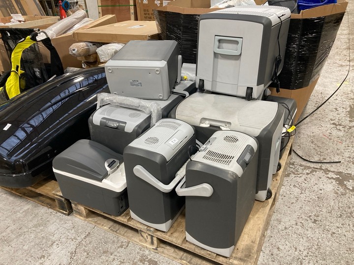 Lot 163  
            Marchington SR17 - Delivery or Collection 

                
PALLET OF ASSORTED ELECTRIC COOL BOXES: LOCATION - A4 (KERBSIDE PALLET DELIVERY)