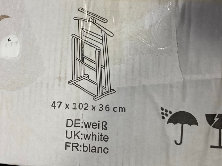 Lot 165  
            Marchington SR17 - Delivery or Collection 

                
PALLET OF ASSORTED HOMEWARE ITEMS TO INCLUDE FOLDABLE PLATFORM SINGLE BED FRAME: ... - Image 4