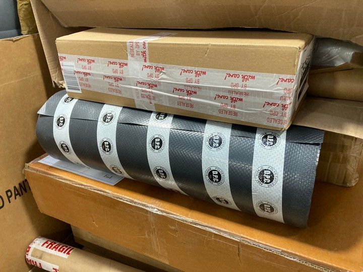 Lot 171  
            Marchington SR17 - Delivery or Collection 

                
PALLET OF ASSORTED ITEMS TO INCLUDE QUILTED STYLE COT BED MATTRESS: LOCATION - A4... - Image 3