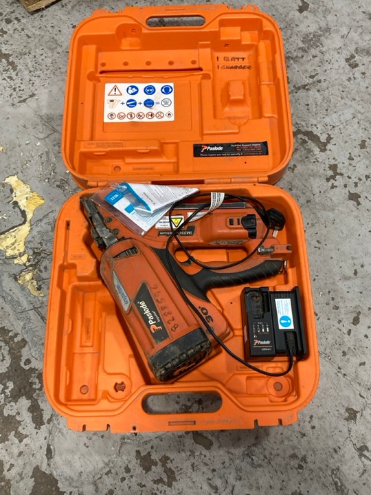 Lot 172  
            Marchington SR17 - Delivery or Collection 

                
PALLET OF ASSORTED ITEMS TO INCLUDE LARGE ROLL OF BUBBLE WRAP PACKAGING MATERIAL:... - Image 4