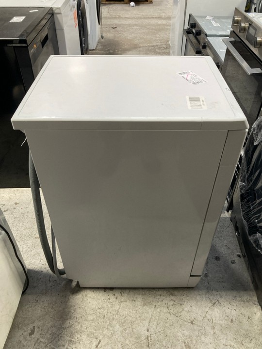 Lot 174  
            Marchington SR17 - Delivery or Collection 

                
HISENSE SLIMLINE DISHWASHER : MODEL HS523E15WUK: LOCATION - B3 - Image 4