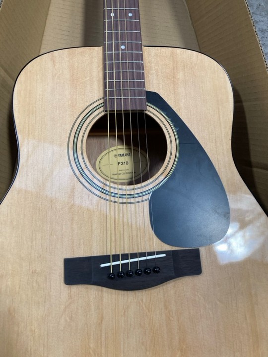 Lot 178  
            Marchington SR17 - Delivery or Collection 

                
YAMAHA ACOUSTIC GUITAR IN NATURAL FINISH: LOCATION - A4 - Image 3