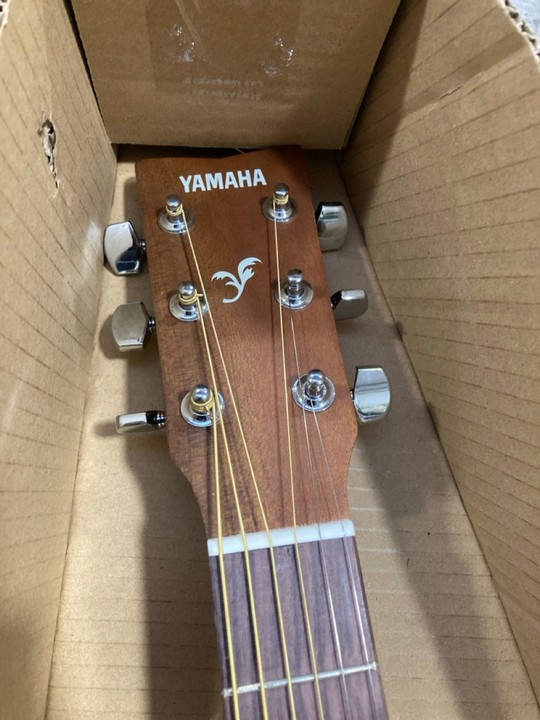 Lot 178  
            Marchington SR17 - Delivery or Collection 

                
YAMAHA ACOUSTIC GUITAR IN NATURAL FINISH: LOCATION - A4 - Image 4