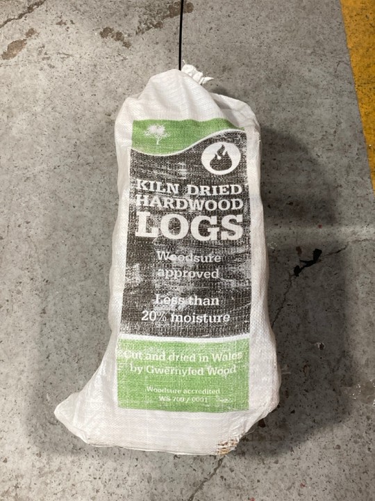 Lot 180  
            Marchington SR17 - Delivery or Collection 

                
PALLET OF ASSORTED ITEMS TO INCLUDE KILN DRIED HARDWOOD FUEL LOGS: LOCATION - A4 ... - Image 2