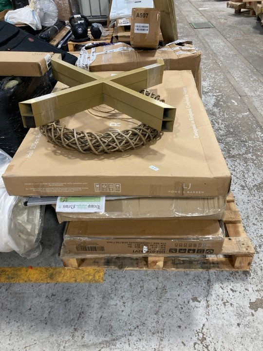Lot 182  
            Marchington SR17 - Delivery or Collection 

                
PALLET OF ASSORTED ITEMS TO INCLUDE LARGE WOVEN WICKER STYLE CANE WREATH IN NATUR...