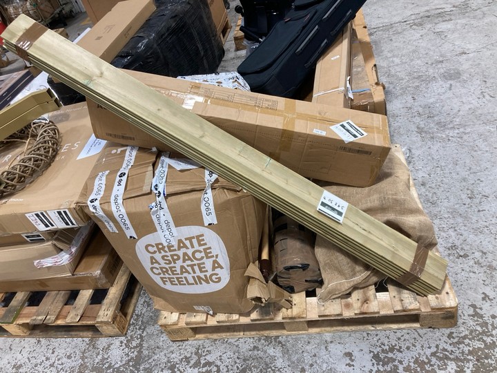 Lot 183  
            Marchington SR17 - Delivery or Collection 

                
PALLET OF ASSORTED ITEMS TO INCLUDE CAMPING TENT IN BEIGE: LOCATION - A4 (KERBSID...