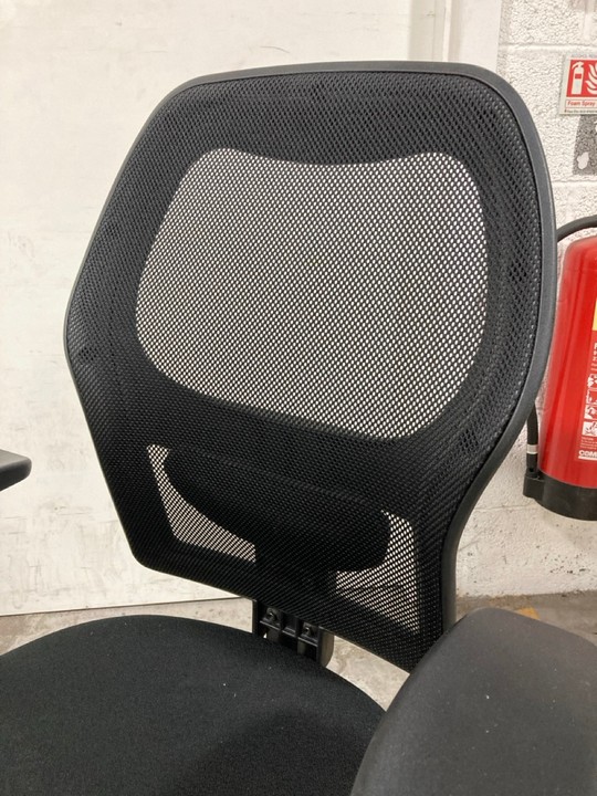 Lot 187  
            Marchington SR17 - Delivery or Collection 

                
ERGONOMIC MESH STYLE OFFICE CHAIR IN BLACK: LOCATION - A4 - Image 3