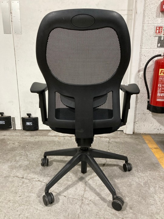 Lot 187  
            Marchington SR17 - Delivery or Collection 

                
ERGONOMIC MESH STYLE OFFICE CHAIR IN BLACK: LOCATION - A4 - Image 4
