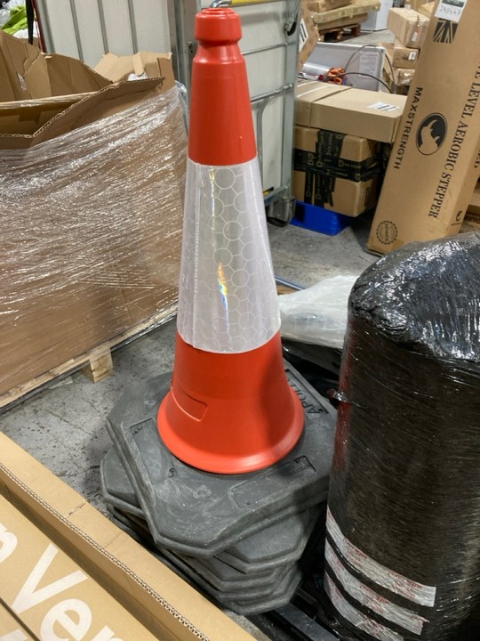 Lot 191  
            Marchington SR17 - Delivery or Collection 

                
PALLET OF ASSORTED ITEMS TO INCLUDE QTY OF TRAFFIC CONES: LOCATION - A4 (KERBSIDE... - Image 2