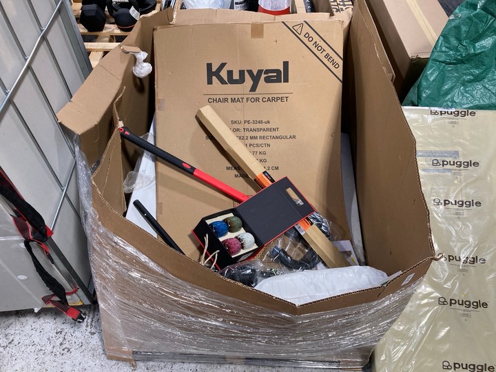 Lot 196  
            Marchington SR17 - Delivery or Collection 

                
PALLET OF ASSORTED ITEMS TO INCLUDE SET OF 4 CERAMIC GLAZED STYLE CANDLE HOLDERS:...