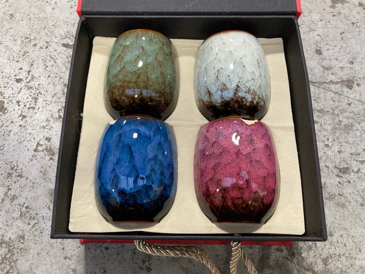 Lot 196  
            Marchington SR17 - Delivery or Collection 

                
PALLET OF ASSORTED ITEMS TO INCLUDE SET OF 4 CERAMIC GLAZED STYLE CANDLE HOLDERS:... - Image 4