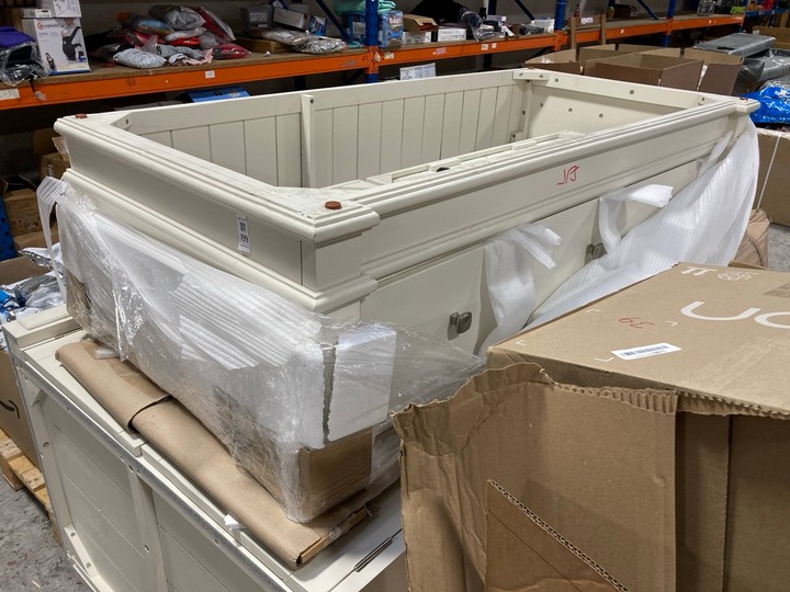 Lot 199  
            Marchington SR17 - Delivery or Collection 

                
WOODEN WARDROBE IN WHITE: LOCATION - A5 (KERBSIDE PALLET DELIVERY) - Image 2