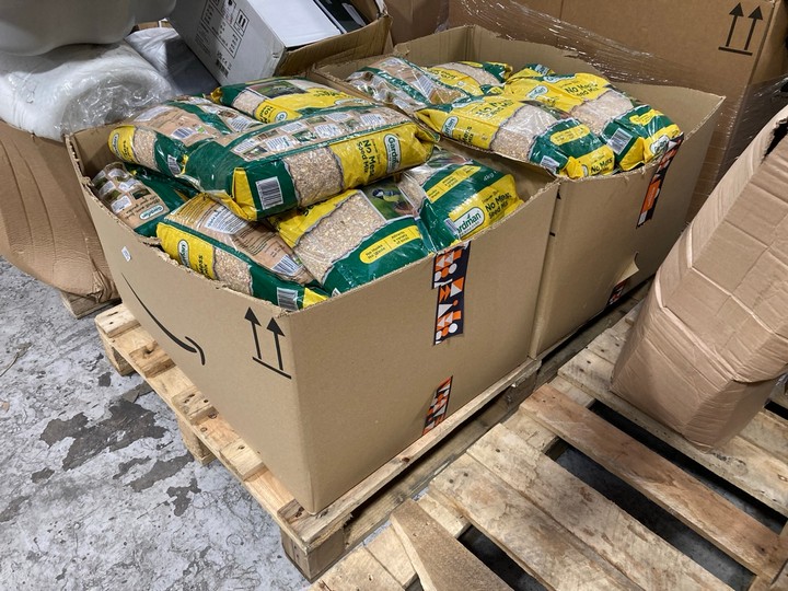 Lot 203  
            Marchington SR17 - Delivery or Collection 

                
PALLET OF GARDMAN WILD BIRD CARE PREMIUM BLEND NO MESS SEED MIX: LOCATION - A5 (K... - Image 4