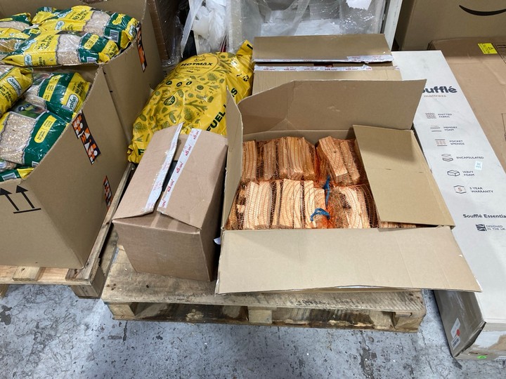 Lot 204  
            Marchington SR17 - Delivery or Collection 

                
PALLET OF ASSORTED ITEMS TO INCLUDE HOT LOGS HEAT LOG BRIQUETTES 12 PACK: LOCATIO...