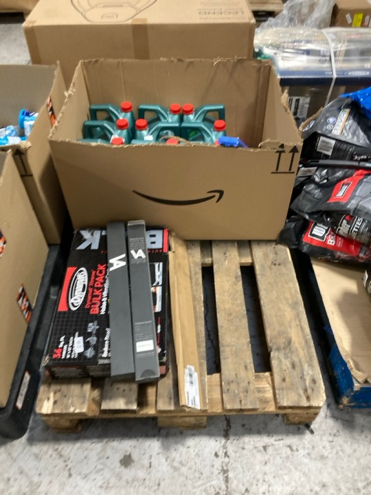 Lot 214  
            Marchington SR17 - Collection 

                
(COLLECTION ONLY) PALLET OF ASSORTED VEHICLE ITEMS TO INCLUDE CASTROL MAGNATEC 5W...