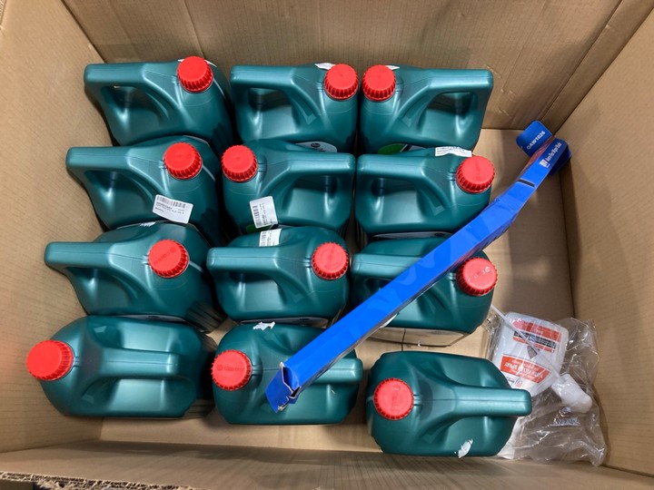 Lot 214  
            Marchington SR17 - Collection 

                
(COLLECTION ONLY) PALLET OF ASSORTED VEHICLE ITEMS TO INCLUDE CASTROL MAGNATEC 5W... - Image 3