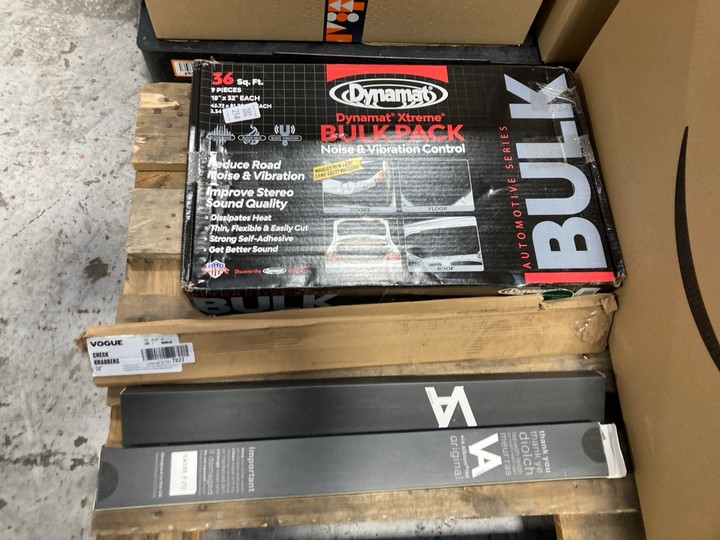 Lot 214  
            Marchington SR17 - Collection 

                
(COLLECTION ONLY) PALLET OF ASSORTED VEHICLE ITEMS TO INCLUDE CASTROL MAGNATEC 5W... - Image 4