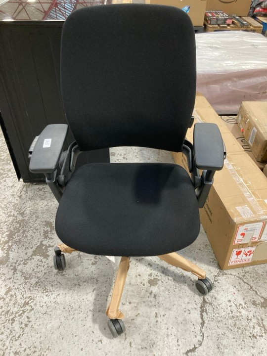 Lot 221  
            Marchington SR17 - Delivery or Collection 

                
ERGONOMIC STYLE ADJUSTABLE OFFICE CHAIR IN BLACK: LOCATION - A6