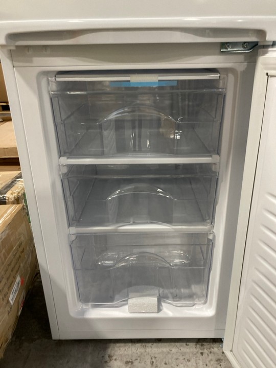 Lot 230  
            Marchington SR17 - Delivery or Collection 

                
HYE TALL FRIDGE FREEZER IN WHITE : MODEL RF01FF142W01: LOCATION - A6 - Image 3