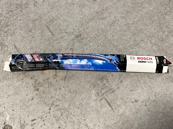 Lot 234  
            Marchington SR17 - Delivery or Collection 

                
PALLET OF ASSORTED ITEMS TO INCLUDE BOSCH AEROTWIN WINDSCREEN WIPER BLADE SET: LO... - Image 2