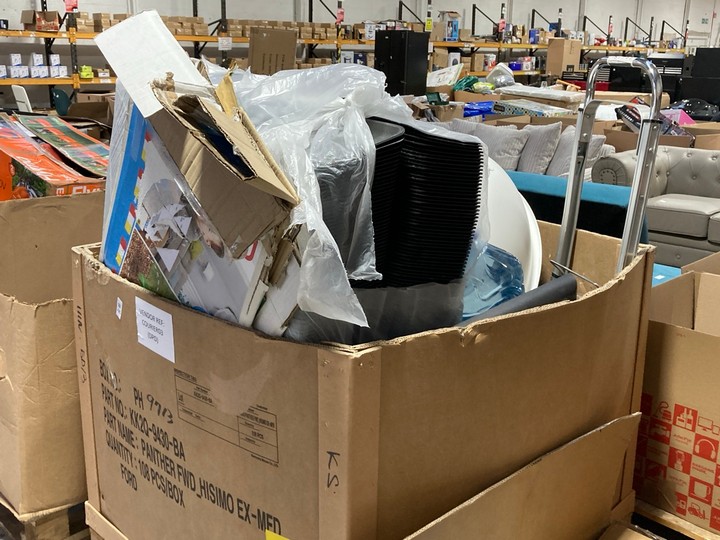 Lot 235  
            Marchington SR17 - Delivery or Collection 

                
PALLET OF ASSORTED ITEMS TO INCLUDE GUILD SACK TRUCK IN STEEL FINISH: LOCATION - ...