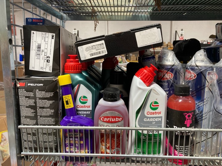 Lot 244  
            Marchington SR17 - Collection 

                
(COLLECTION ONLY) QTY OF ASSORTED ITEMS TO INCLUDE BOSCH VEHICLE AIR FILTER AND C... - Image 3