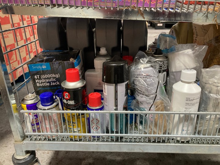 Lot 244  
            Marchington SR17 - Collection 

                
(COLLECTION ONLY) QTY OF ASSORTED ITEMS TO INCLUDE BOSCH VEHICLE AIR FILTER AND C... - Image 4