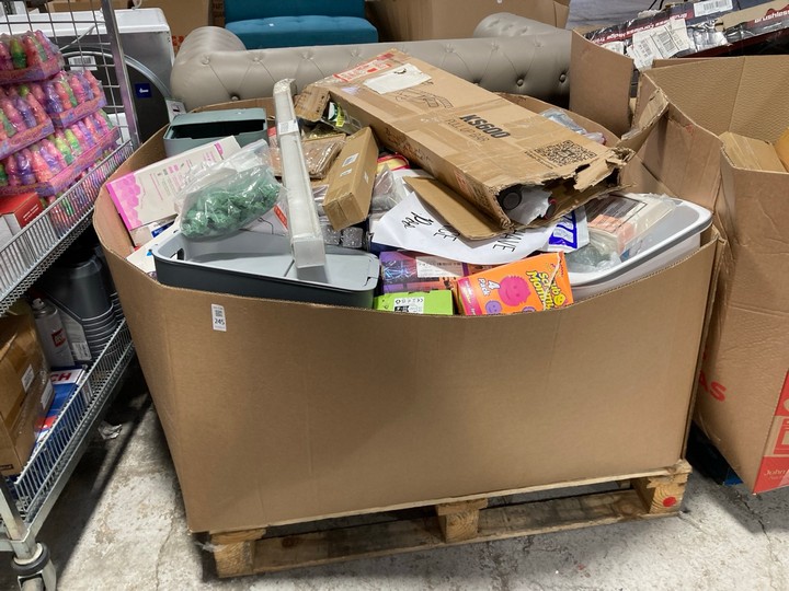 Lot 245  
            Marchington SR17 - Delivery or Collection 

                
PALLET OF ASSORTED ITEMS TO INCLUDE KS600 PULL UP BAR: LOCATION - B1 (KERBSIDE PA...