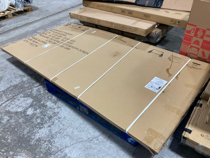 Lot 253  
            Marchington SR17 - Delivery or Collection 

                
240 X 120CM DRYWIPE WHITEBOARD WITH PEN TRAY & ALUMINIUM FRAME: LOCATION - B2