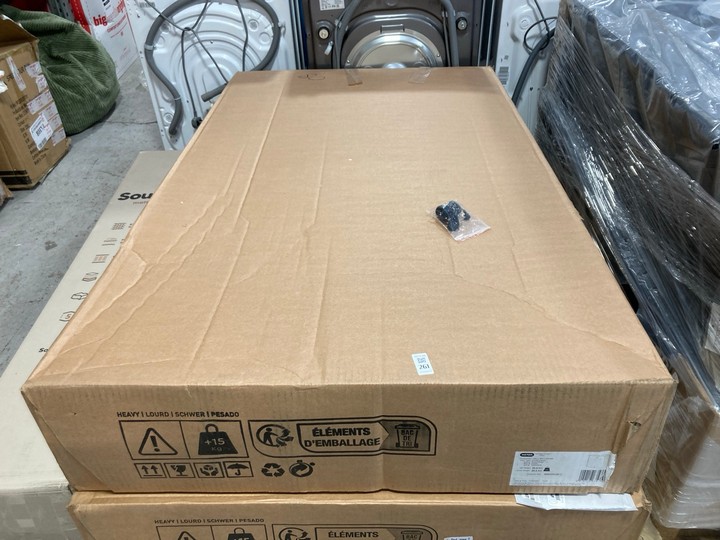 Lot 261  
            Marchington SR17 - Delivery or Collection 

                
KETER STORE IT OUT OUTDOOR STORAGE CONTAINER: LOCATION - B4