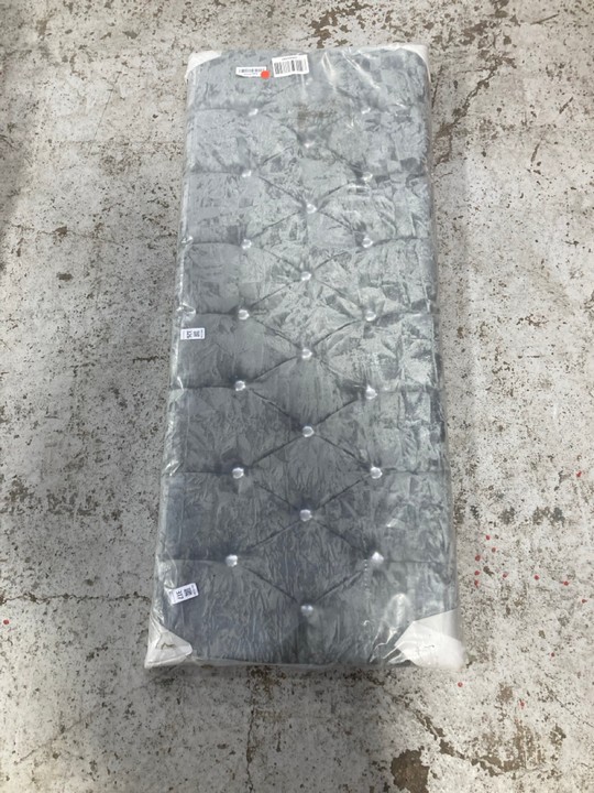 Lot 317  
            Marchington SR17 - Delivery or Collection 

                
3 X ASSORTED UPHOLSTERED HEADBOARDS TO INCLUDE SMALL DOUBLE HEADBOARD IN SILVER C... - Image 2