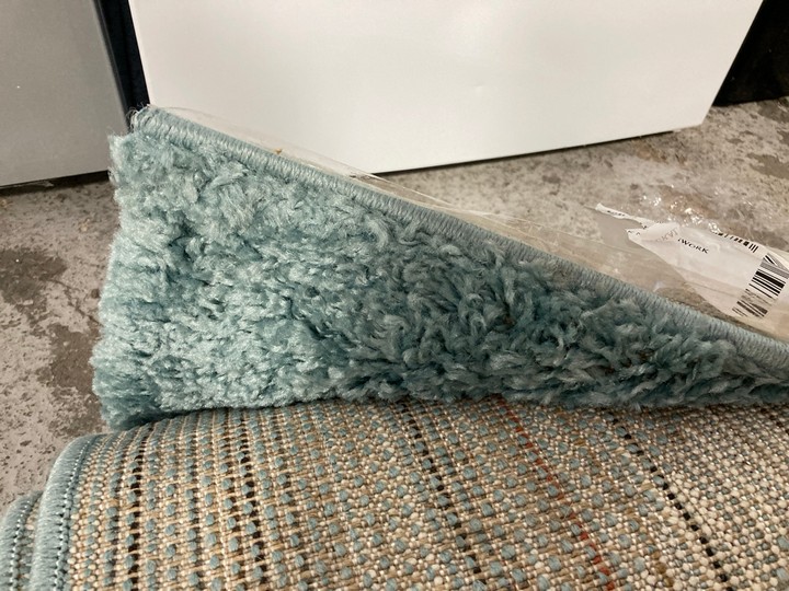 Lot 326  
            Marchington SR17 - Delivery or Collection 

                
3 X ASSORTED FLOOR RUGS TO INCLUDE DARLING FLOOR RUG IN GREY : SIZE 200 X 275CM: ... - Image 3