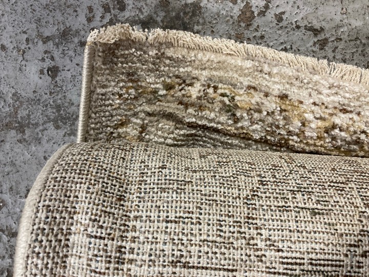 Lot 326  
            Marchington SR17 - Delivery or Collection 

                
3 X ASSORTED FLOOR RUGS TO INCLUDE DARLING FLOOR RUG IN GREY : SIZE 200 X 275CM: ... - Image 4