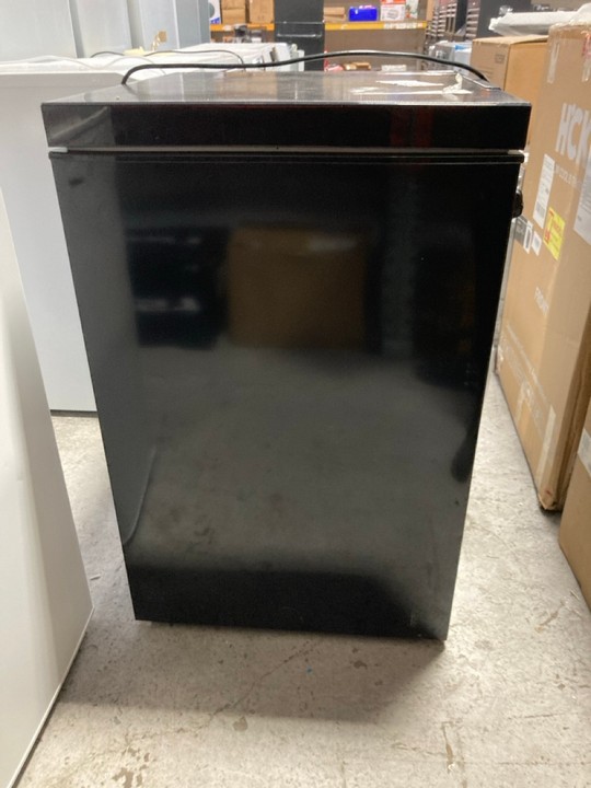 Lot 35  
            Marchington SR17 - Delivery or Collection 

                
FRIDGEMASTER 142L CHEST FREEZER MODEL : MCF142EB - ORIGINAL RRP - £169: LOCATION ... - Image 4