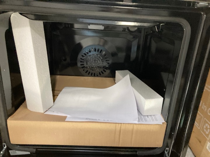 Lot 39  
            Marchington SR17 - Delivery or Collection 

                
DELONGHI BUILT IN GAS SINGLE OVEN MODEL : DSG10XL - ORIGINAL RRP - £449: LOCATION... - Image 2